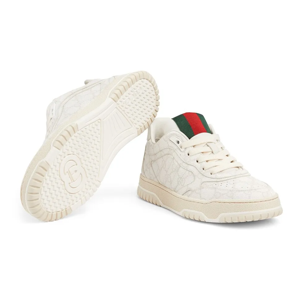 p480 Men's Men's Shoes Gucc*Gucci Re-Web series👫Couple's webbed leather sneakers, as the first sneakers created by Sabato De Sarno for Gucci, the Re-Web series reinterprets the brand's classic stripes, and sets off the modern silhouette design with bold and unique details. This shoe is crafted from iconic classic GG canvas and white leather. This new sneaker is ingeniously decorated with many of the brand's classic details, and is equipped with a bright red and green webbing tongue, which will make people fall in love at first sight. Yuan Size: Female 35-40 Male 39-44 (can be customized to 45, 46
